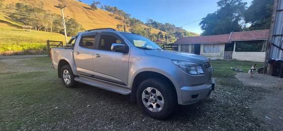 CHEVROLET S10 2.5 LTZ 4X4 CD 16V FLEX 4P MANUAL CHEVROLET S10 2.5 LTZ 4X4 CD 16V FLEX 4P MANUAL
